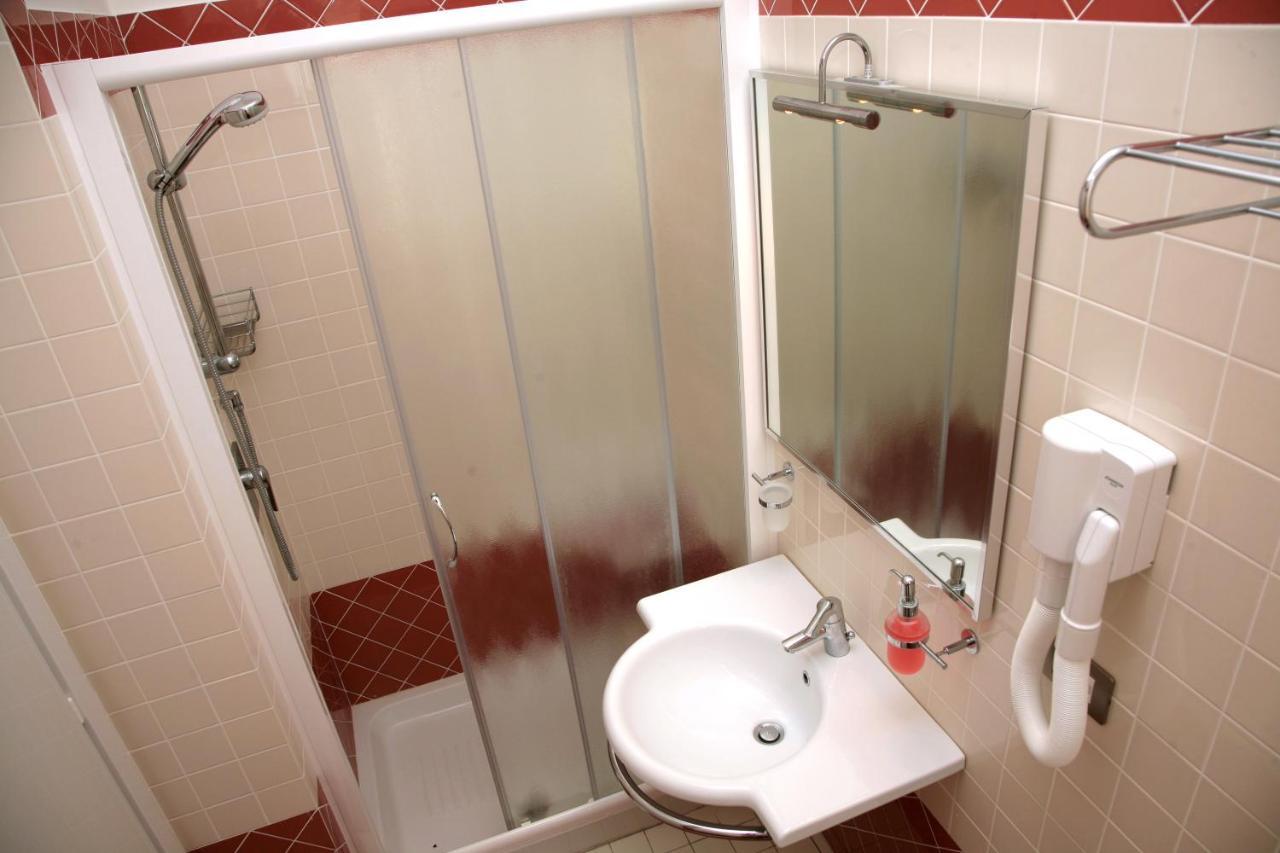 Hotel Ivana Misano Adriatico Εξωτερικό φωτογραφία