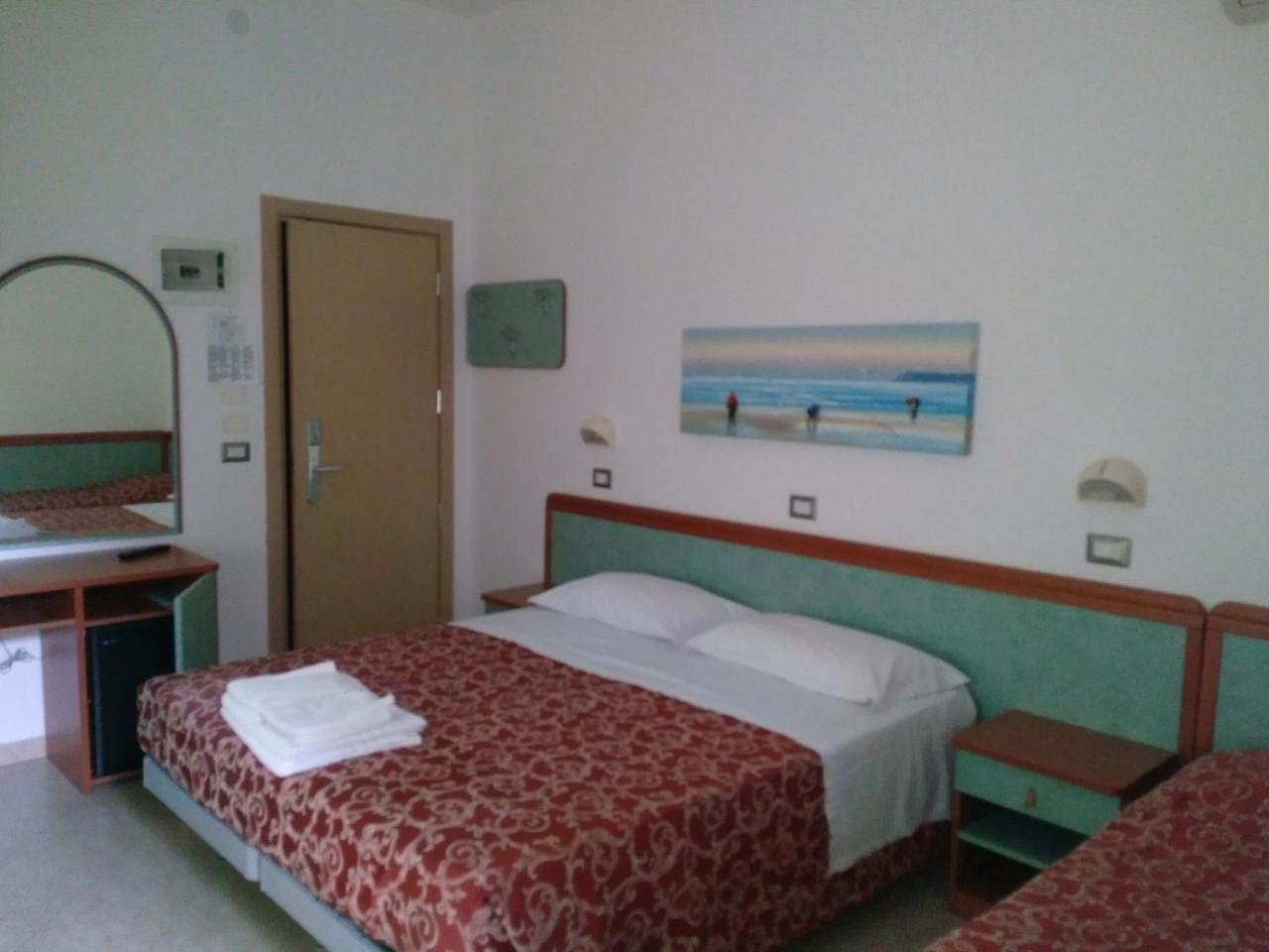 Hotel Ivana Misano Adriatico Εξωτερικό φωτογραφία