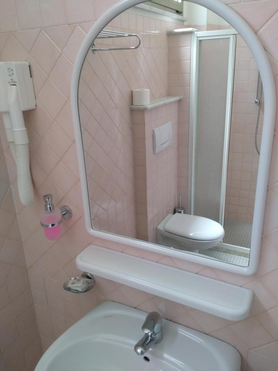 Hotel Ivana Misano Adriatico Εξωτερικό φωτογραφία